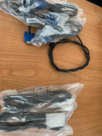 Pc en netwerk kabels doos vol divers beschikbaar voor biedingen
