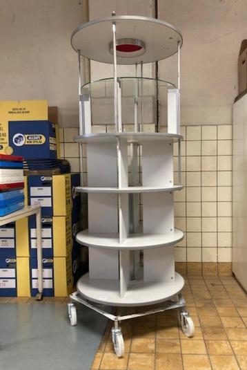 Ronde Vitrinekast / displaykast beschikbaar voor biedingen