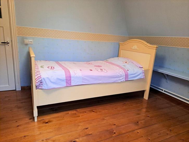 Bed 1 persoons met AUPING matras, Huis en Inrichting, Slaapkamer | Bedden, Gebruikt, Eenpersoons, 90 cm, Hout, Wit, Ophalen