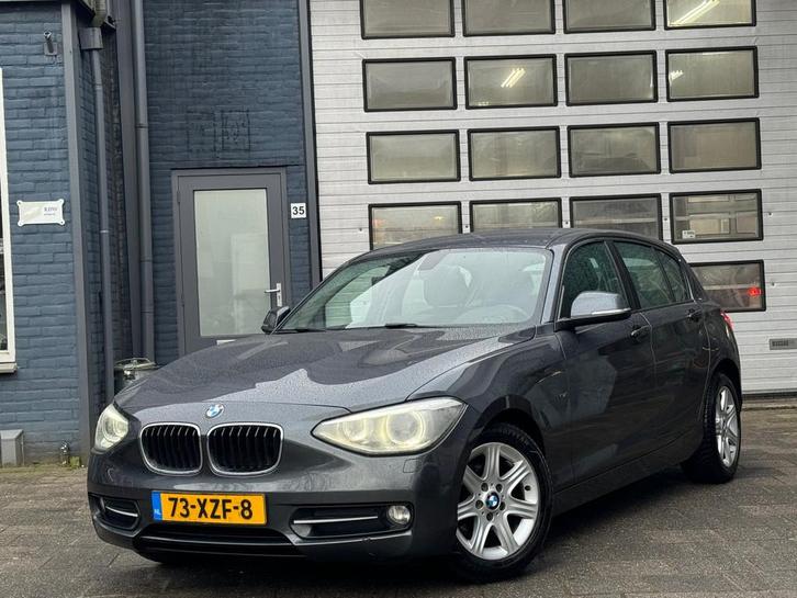 BMW 1-serie 114i Business+ | Airco | Cruise | Navi | Camera, Auto's, BMW, Te koop, 1-Serie, ABS, Achteruitrijcamera, Airbags, Airconditioning