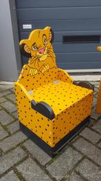 Houten tafel, stoelen Simba en Patch (Vlek), kinderkamer. S8, Kinderen en Baby's, Kinderkamer | Tafels en Stoelen, Tweedehands verkoop