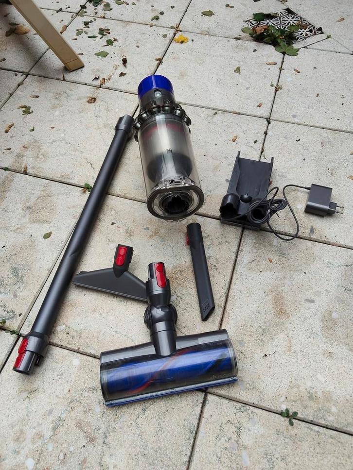 DYSON V10 (REFURBISHED) MET NIEUWE 5000 AH ACCU, Witgoed en Apparatuur, Stofzuigers, Zo goed als nieuw, Ophalen