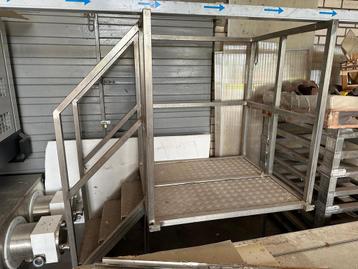 RVS Trap met Platform - Industrieel en Robuust beschikbaar voor biedingen
