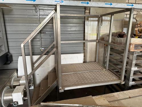 RVS Trap met Platform - Industrieel en Robuust, Doe-het-zelf en Verbouw, Ladders en Trappen, Zo goed als nieuw, Minder dan 2 meter