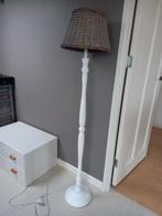 Lamp met rieten kap, Huis en Inrichting, Lampen | Vloerlampen, Ophalen of Verzenden, Gebruikt
