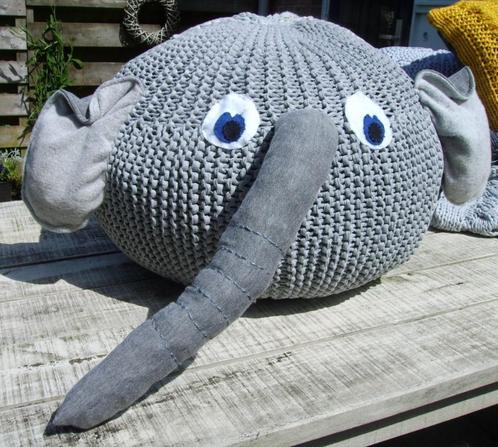 Grote zachte poef baby- of kinderkamer (nieuw handmade), Kinderen en Baby's, Kinderkamer | Inrichting en Decoratie, Nieuw, Kleed of Kussen