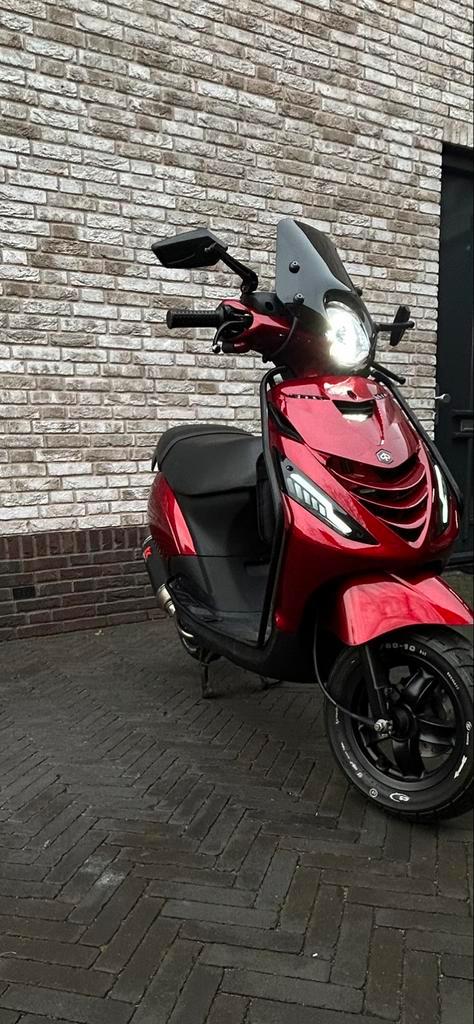 Piaggo zip e5 80cc, Fietsen en Brommers, Scooters | Piaggio, Zo goed als nieuw, Zip, Maximaal 45 km/u, Benzine, Ophalen
