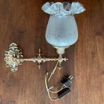ANTIEKE WANDLAMP VAN MESSING/KOPER, GESLEPEN GLAS, DRAAIBAAR, Ophalen of Verzenden, Gebruikt, Glas, Klassiek