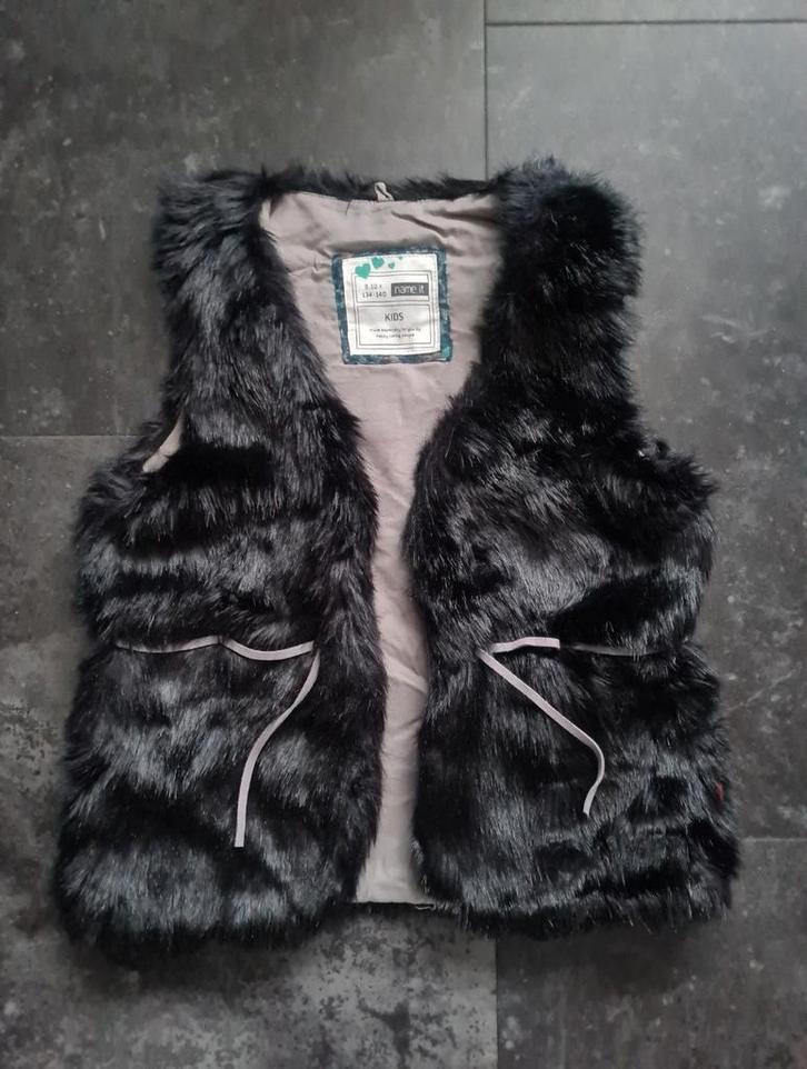 Name It Gilet zwart fake fur Mt.134/140, Kinderen en Baby's, Kinderkleding | Maat 134, Zo goed als nieuw, Meisje, Overige typen