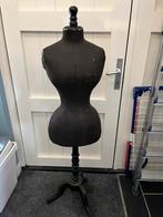 Antieke paspop voor decoratie, Ophalen