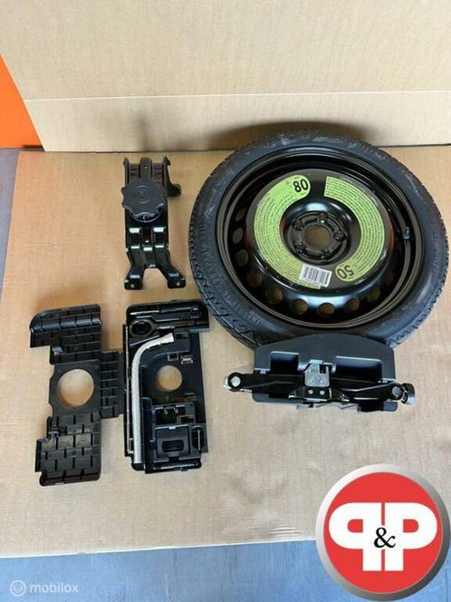 Audi A4 8K A5 8T Thuiskomer met krik 8K0601027F, Auto-onderdelen, Banden en Velgen