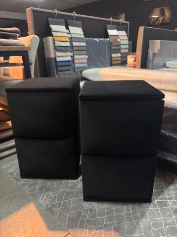 2 Nieuwe Zwarte Velvet Nachtkastjes met Lades beschikbaar voor biedingen