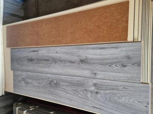 Circa 65 m2 laminaat  Surprise Plus Millenium Oak Grey SP807, Huis en Inrichting, Stoffering | Vloerbedekking, Gebruikt, Laminaat