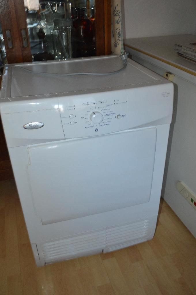 nog mooie WHIRLPOOL 6 kg condens wasdroger (moet nagekeken), Witgoed en Apparatuur, Wasdrogers, Gebruikt, Condens, Voorlader, 6 tot 8 kg