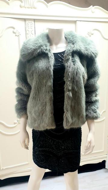 Schitterende zachte moss groen faux fur jas van TopShop beschikbaar voor biedingen