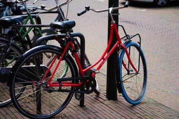 Leuke Omafiets Zwart/Rood beschikbaar voor biedingen