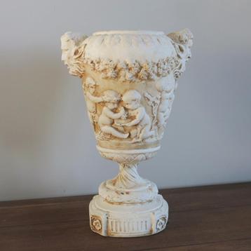 Brocante bloempot/tuinvaas beschikbaar voor biedingen