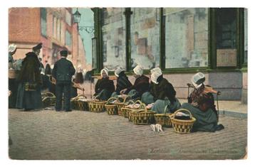 974614 Arnemuiden Zeeland Vischersvrouwen Klederdracht 1914 beschikbaar voor biedingen