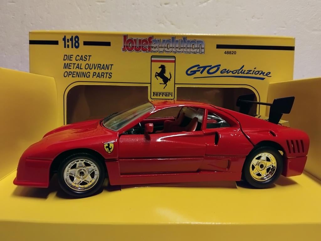 Ferrari GTO 288 Evoluzione rood Revell Jouef metaal 1:18 KRD, Ophalen of Verzenden, Zo goed als nieuw, Auto, Revell