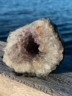 Amethist Edelsteen Geode - 668 Gram, Verzamelen, Mineralen en Fossielen, Ophalen of Verzenden, Mineraal