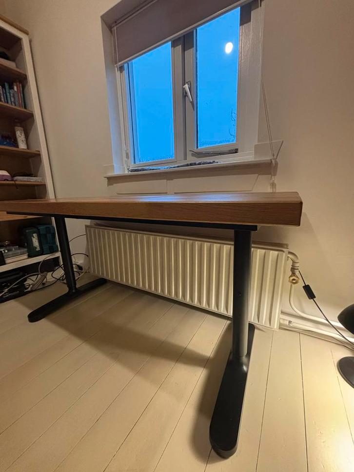 IKEA Bekant Bureau Zwart onderstel + Massief Eiken Blad, Huis en Inrichting, Bureaus, Zo goed als nieuw, Ophalen
