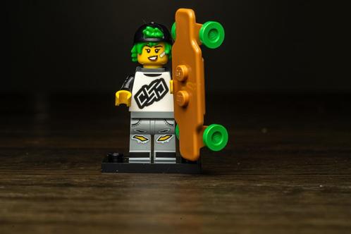 Lego minifigure serie 27 longboarder, Kinderen en Baby's, Speelgoed | Duplo en Lego, Nieuw, Ophalen of Verzenden