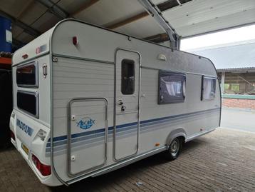 Nette Adria Adora 502UK 2007 met stapelbed/voortent/luifel beschikbaar voor biedingen