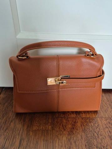 Elegante bruine handtas  beschikbaar voor biedingen