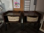 Houten nachtkastjes met mandjes, samen voor € 40,00., Ophalen, Met plank(en), Minder dan 50 cm, Gebruikt
