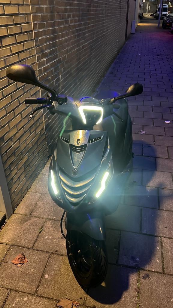 Piaggio zip 80cc, Fietsen en Brommers, Scooters | Piaggio, Zo goed als nieuw, Zip, Maximaal 45 km/u, Benzine, Ophalen