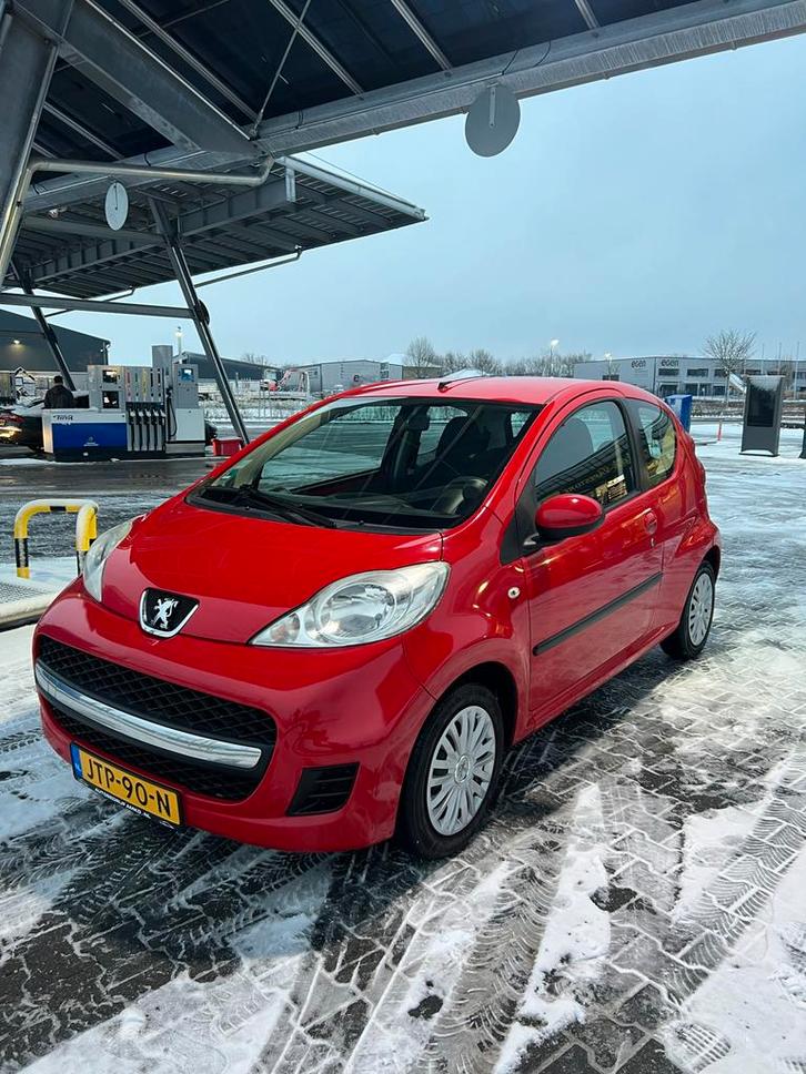 Peugeot 107 1.0 12V E-vti 68PK 3DR 2011 Rood, Auto's, Peugeot, Particulier, Benzine, Hatchback, Handgeschakeld, Geïmporteerd, Rood