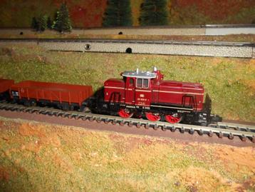 Minitrix 2064 diesellok V 261 626-6 + 7 goederenwagons beschikbaar voor biedingen