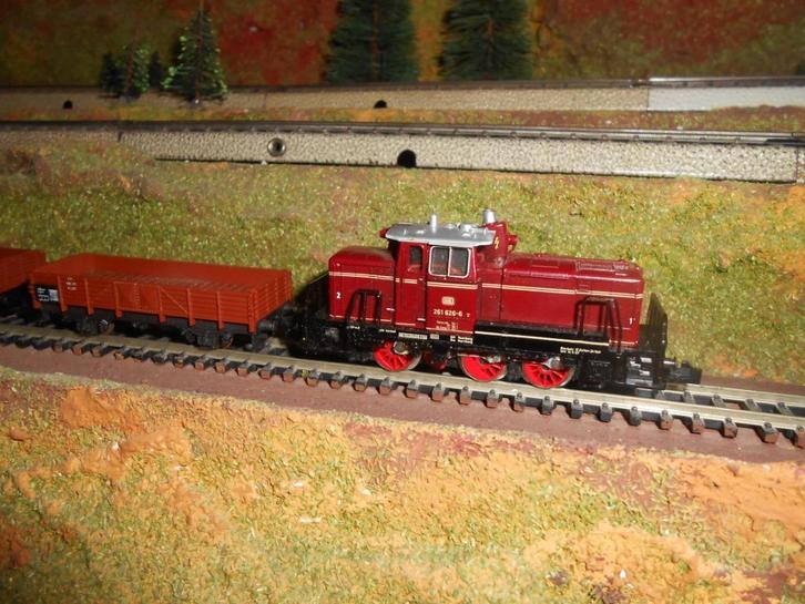 Minitrix 2064 diesellok V 261 626-6 + 7 goederenwagons, Hobby en Vrije tijd, Modeltreinen | H0, Zo goed als nieuw, Treinset, Gelijkstroom