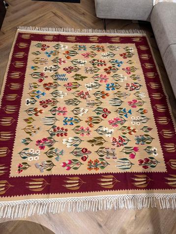 Kelim Vintage handgeweven met florale motieven beschikbaar voor biedingen