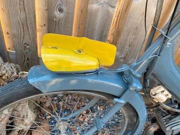 Mobilette eeg op kenteken beschikbaar voor biedingen