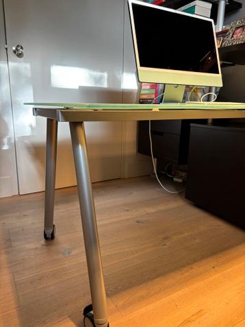 Bureau van melkglas, Ikea Galant 160x80 op wielen - afbeelding 7