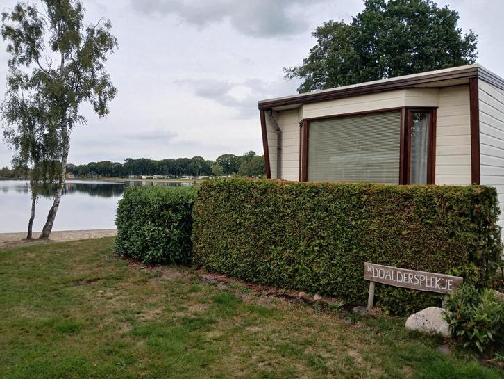 Mooie ruime en goed onderhouden chalet  Te Koop, Caravans en Kamperen, Caravans, Particulier, Rondzit, Douche, Ophalen