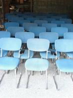 Vintage eetkamerstoel Vintage stoel met armleuning., Huis en Inrichting, Ophalen, Gebruikt, Blauw, Overige materialen