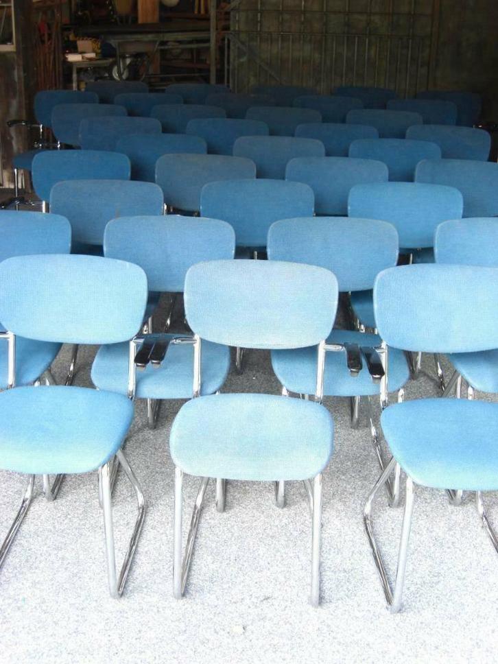 Vintage eetkamerstoel Vintage stoel met armleuning., Huis en Inrichting, Stoelen, Gebruikt, Vijf, Zes of meer stoelen, Kunststof