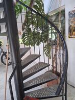 metalen wenteltrap (zwart), Doe-het-zelf en Verbouw, Ladders en Trappen, Ophalen, Gebruikt, 2 tot 4 meter