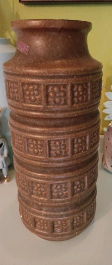 Mooi bruine West Germany vaas, in goede conditie.  beschikbaar voor biedingen