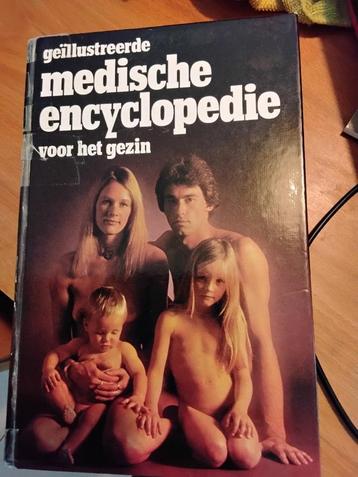 Geïllustreerde  medische encyclopedie voor het gezin beschikbaar voor biedingen