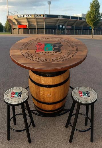 NEC wijnvat statafel met massief eiken blad  beschikbaar voor biedingen