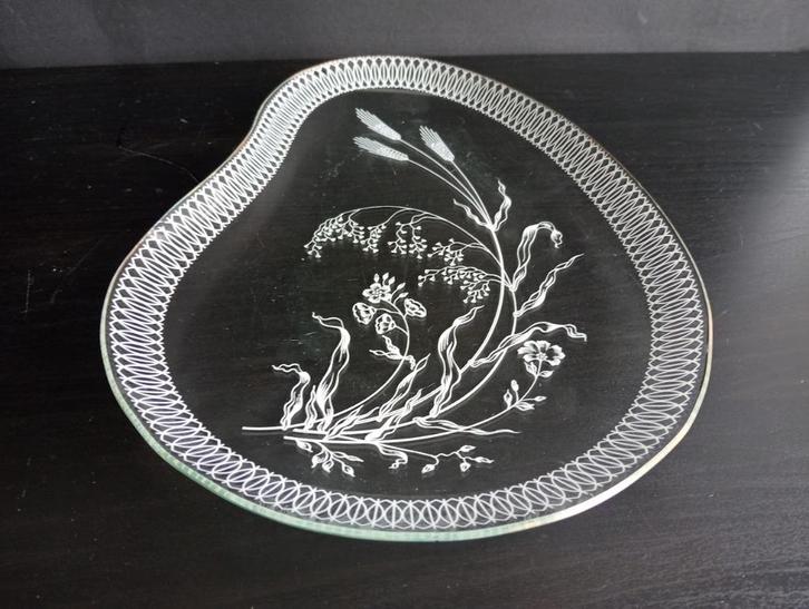 Vintage cakeschaal met Organische vorm, Huis en Inrichting, Woonaccessoires | Schalen en Manden, Zo goed als nieuw, Schaal, Ovaal