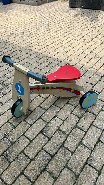 Houten loopfiets beschikbaar voor biedingen