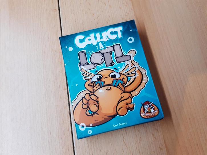 Collect a Lotl Kaartspel (White goblin games), Hobby en Vrije tijd, Gezelschapsspellen | Kaartspellen, Zo goed als nieuw, Een of twee spelers