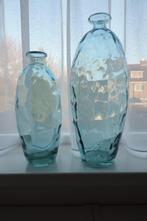 Twee groen/blauwe glazen vazen, Blauw, Nieuw, Ophalen of Verzenden, Glas