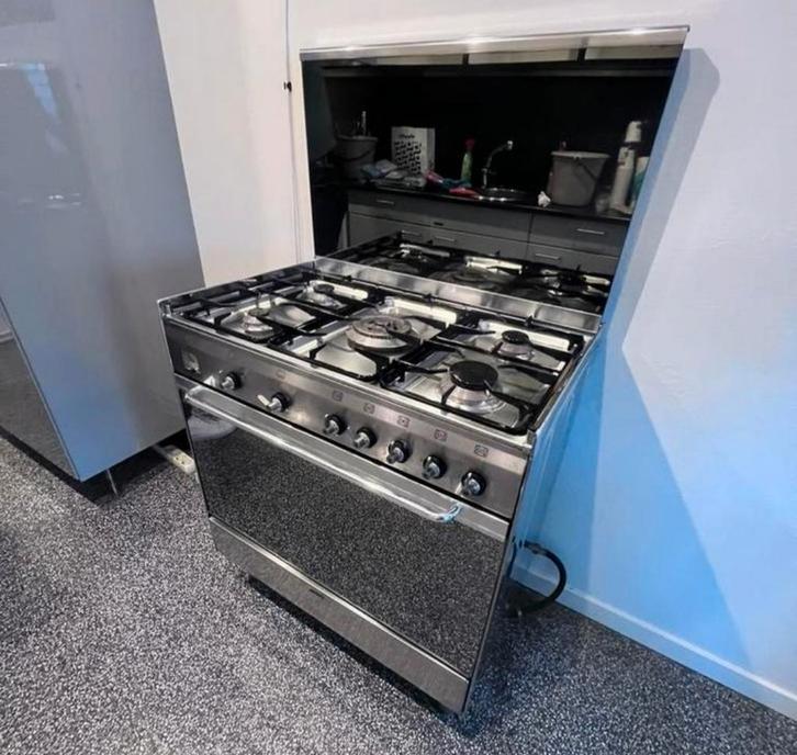 Smeg 5-pits Gasfornuis met Elektrische Oven - Propaan, Witgoed en Apparatuur, Fornuizen, Zo goed als nieuw, Vrijstaand, Gas, 5 kookzones of meer