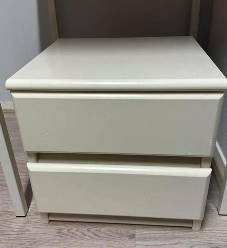 2 Witte MDF Nachtkastjes, Huis en Inrichting, Kasten | Dressoirs, Gebruikt, Minder dan 50 cm, 25 tot 50 cm, Met lade(s), Kunststof