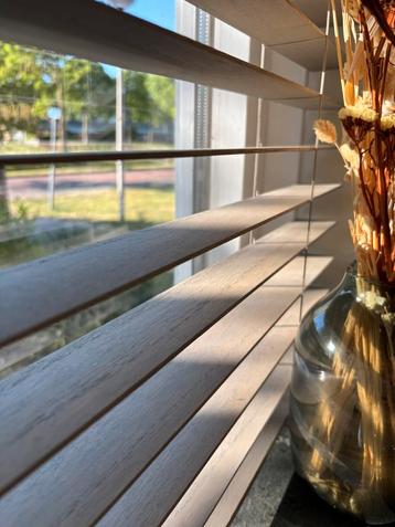 Houten lamellen  beschikbaar voor biedingen